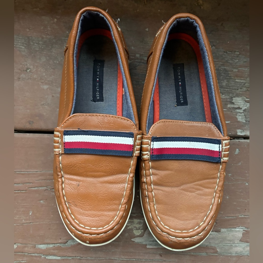 Tommy Hilfiger kid Brown Loafers sz 4 with flag